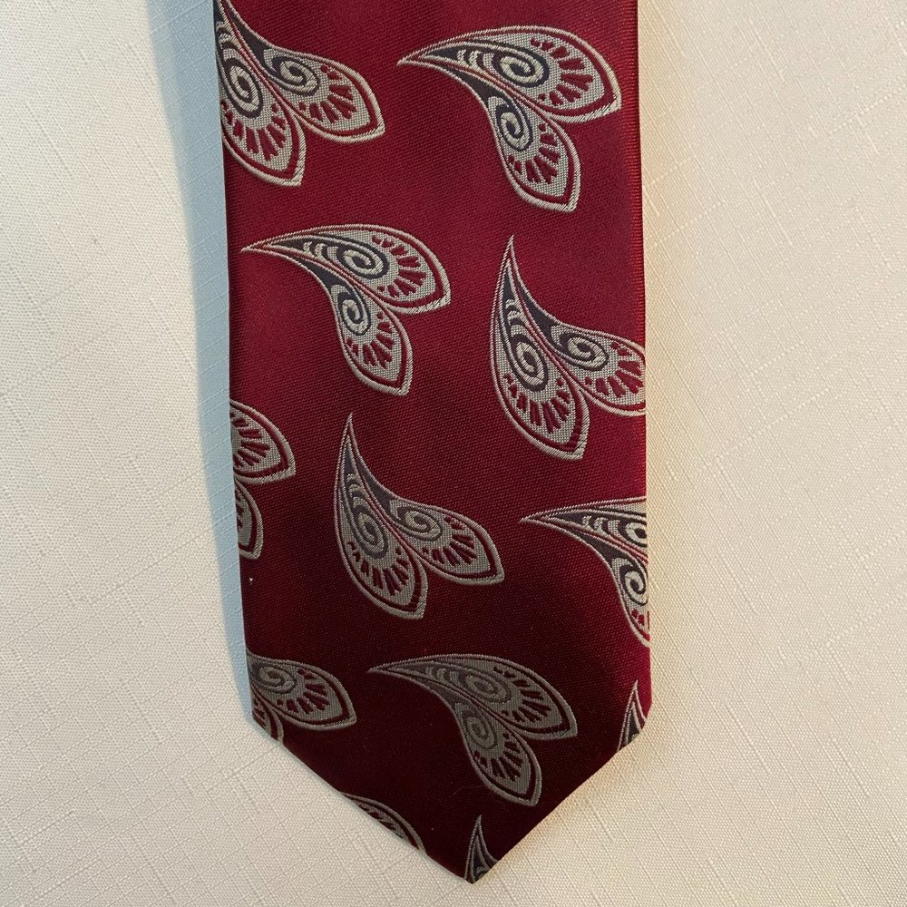 FREE WITH PURCHASE Vintage UNGARO Tie Red 100% Silk